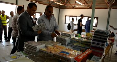 فيديو وصور.. جامعة أسيوط تفتتح معرضًا لبيع المستلزمات الدراسية بسعر المصنع