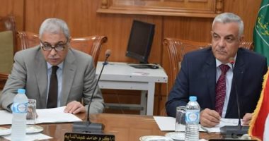 رئيس جامعة المنوفية يرأس اجتماع إدارة الأكاديمية الرياضية لتطوير نزل الشباب