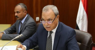 محافظ قنا يبحث شكاوى المواطنين خلال اللقاء المفتوح