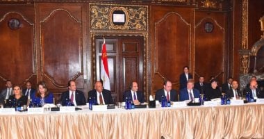 السيسى خلال مأدبة عشاء غرفة التجارة الأمريكية: النتائج الإيجابية للإصلاح الاقتصادى تعود لعزيمة وقوة إرادة المصريين.. ونستهدف تحسين مستوى المعيشة وجودة الحياة للمواطنين.. وقيادات الشركات يشيدون بالتنمية فى مصر