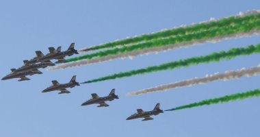 وزارة الدفاع السعودية وفريق فرسان الإمارات فى عروض جوية احتفالا باليوم الوطنى
