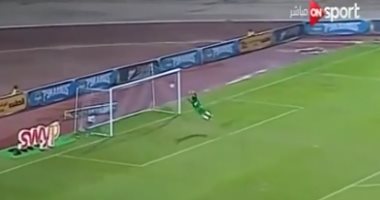 شاهد كيف تصدي حارس إنبي لتسديدة عبدالله السعيد 