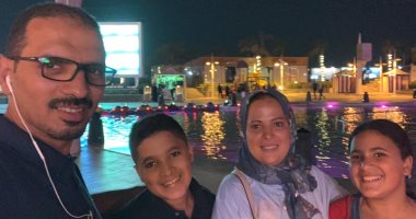 فى يوم الأسرة العالمى..قارئ يشارك بصورة لأبنائه وزوجته: "ربنا يحفظكوا"