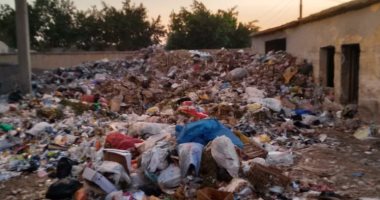 شكوى من تجميع القمامة وسط مقابر كوم حمادة بالبحيرة
