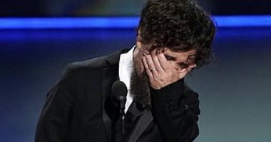 بيتر دينكلاج يبكى بعد تسلمه جائزة Emmy كأفضل ممثل مساعد Game Of Thrones