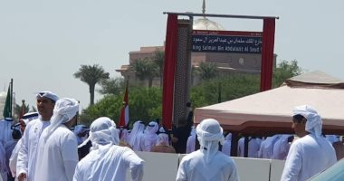 شاهد.. احتفالا باليوم الوطنى السعودى.. رئيس الإمارات يغير اسم شارع إلى الملك سلمان