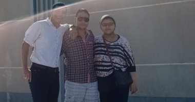 يوم الأسرة العالمى.. " أشرف" يشارك بصورة لأبنائه: "يارب أفرح بنجاحكم"