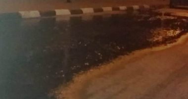 سكان حى السلام يشكون انتشار مياه الصرف الصحى خلف الاستاد