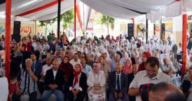 محافظ القليوبية خلال تكريم المتفوقين بمدرسة ترسا: المعلم سيظل ركيزة التعليم