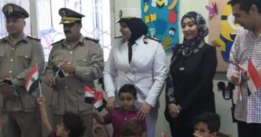 رجال الشرطة بالشرقية يرافقون أبناء الشهداء بالمدارس تقديرا لتضحيات أبائهم