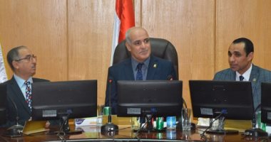 رئيس جامعة الفيوم يوجه مجلس كلية الآداب بتوفير دورات لتعليم اللغات للطلاب