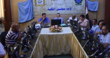 رئيس جامعة أسوان يترأس اجتماع كلية العلوم