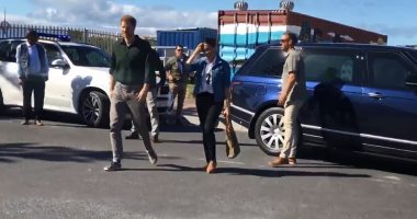 ميجان تقود هارى لزيارة "شاطئ العلاج" بكيب تاون في موجة ملكية جديدة 