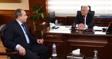 محافظ بورسعيد يلتقى مدير الأمن لبحث تأمين المدارس ويشيد بجهود الأجهزة الأمنية