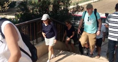 وفد سياحى متعدد الجنسيات يزور المناطق الأثرية بالمنيا