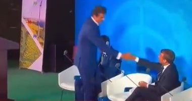"رجل على رجل".. استقبال مهين من ماكرون لـ"تميم" فى الأمم المتحدة (فيديو)