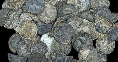 عملات معدنية فى مزرعة بإنجلترا عمرها 1000 عام.. خبئت خوفا من انتهاء العالم 