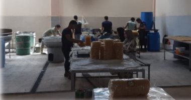 صور.. ضبط 2640 قرص حلويات "مشبك" غير صالح للاستهلاك بالإسكندرية