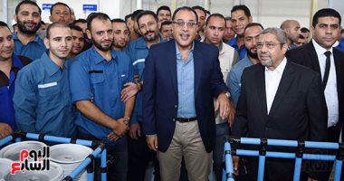 رئيس الوزراء يستهل زيارته لبنى سويف بزيارة مجمع مصانع العربى