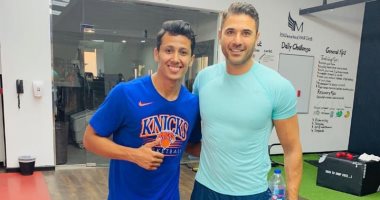 عمرو جمال ينشر صورة مع أحمد عز ويعلق: ملك أفلام الأكشن