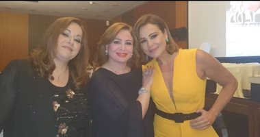 إلهام شاهين مهنئة كارول سماحة بفيلمها: "رجعتينا لزمن الرومانسية"