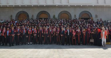 رئيس جامعة الزقازيق ومحافظ الشرقية يشهدان احتفالية تخريج الدفعة 41 بكلية الصيدلة