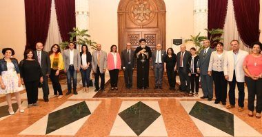 البابا تواضروس يستقبل أساتذة الفن القبطي بمعهد الدراسات القبطية بالكاتدرائية