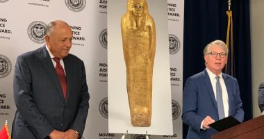 شكرى يوقع بروتوكول استرداد "التابوت الذهبى للكاهن نجم عنخ" استعدادا لاستلامه