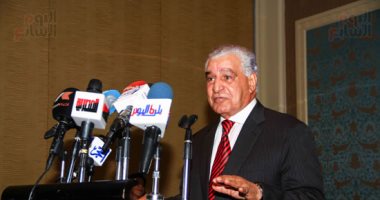 فاروق حسنى والعنانى وحسين فهمى والفخرانى فى حفل توقيع كتاب أسرار مصر لزاهى حواس
