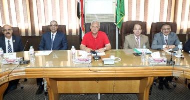 محافظ المنوفية يترأس إجتماع المجلس الإقليمى للصحة بكلية الطب