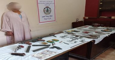 الشرطة تقتحم ورشة سلاح بأسيوط وتضبط أسلحة غير مرخص ببيعها