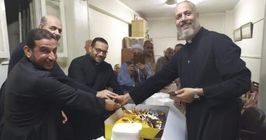 مطران الجيزة: الكهنة يقدمون مثالًا للتضحية والمحبة لأجل الكنيسة