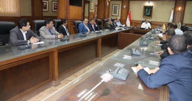 محافظ سوهاج يجتمع بشباب اللجنة التنسيقية للأحزاب السياسية