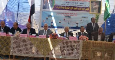 صور.. محافظ الدقهلية خلال تكريم أوائل الشهادة الثانوية العامة: بالعلم تبنى الأمم