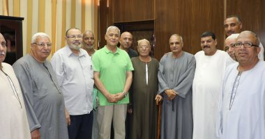 محافظ المنوفية يلتقى أهالى قرية صفط جدام لحل مشاكلهم.. أبرزها "الصرف الصحى"