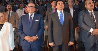 رياضيون ومثقفون وفنانون وإعلاميون .. فى "حب مصر" على مسرح وزارة الشباب والرياضة
