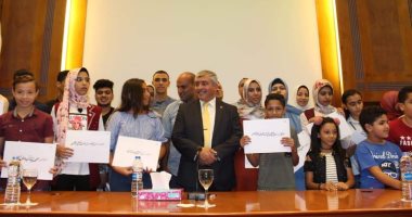 رئيس هيئة ميناء الإسكندرية يكرم المتفوقين علمياً من أبناء العاملين