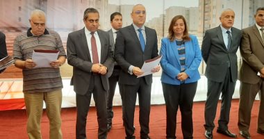 فيديو وصور.. وزير الإسكان يصل العاشر من رمضان لافتتاح مشروع الإسكان الاجتماعى