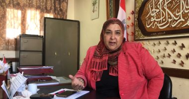صور.. مديرة مدرسة ثانوى بالعريش ترفع شعار "الحرب على الدروس الخصوصية فريضة"