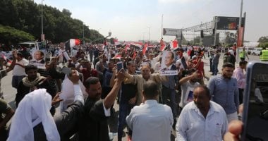 رسالة حب لمصر وقيادتها .. آلاف المصريين أمام النصب التذكارى بمدينة نصر
