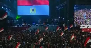 السلام الوطنى يشعل حماس المواطنين بالمنصة.. ومحمد رمضان: اللى ملوش خير فى مصر ملوش خير فى حد