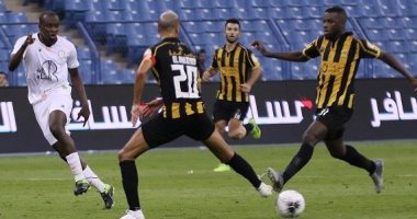 الاتحاد يقتنص فوزا ثمينا من الشباب فى الدوري السعودي.. فيديو 