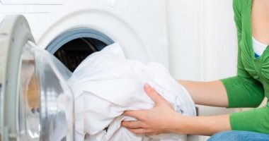 خليكى ناصحة ووفرى.. تعرفى على طرق أخرى لتنظيف الملابس البيضاء