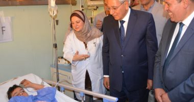صور.. محافظ الدقهلية يتفقد مرضى مستشفى المنصورة الدولى