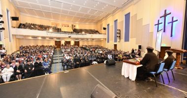 البابا تواضروس يلتقى المسنين بكنائس المعادى بمناسبة يوم كبار السن