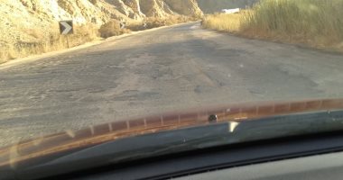 أهالى مرسى علم يناشدون المسئولين بازدواج طريق قفط القصير