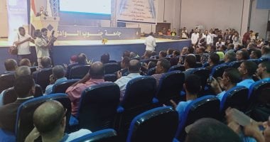 رئيس جامعة جنوب الوادى يحذر من تلويث عقول الشباب بالفكر المتشدد والإشاعات