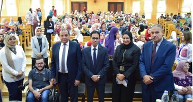رئيس جامعة بنى سويف يشهد حفل تخرج طلاب إعلام