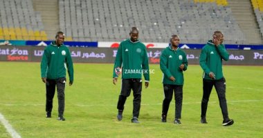 طاقم حكام مباراة الزمالك وجينيراسيون يتفقدون ملعب برج العرب