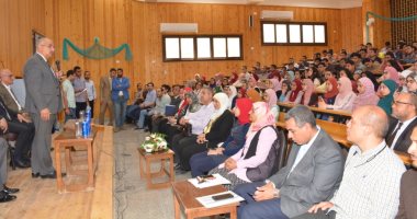 جامعة أسيوط تنظم حفل استقبال لطلاب كلية طب الأسنان الجدد والقدامى 